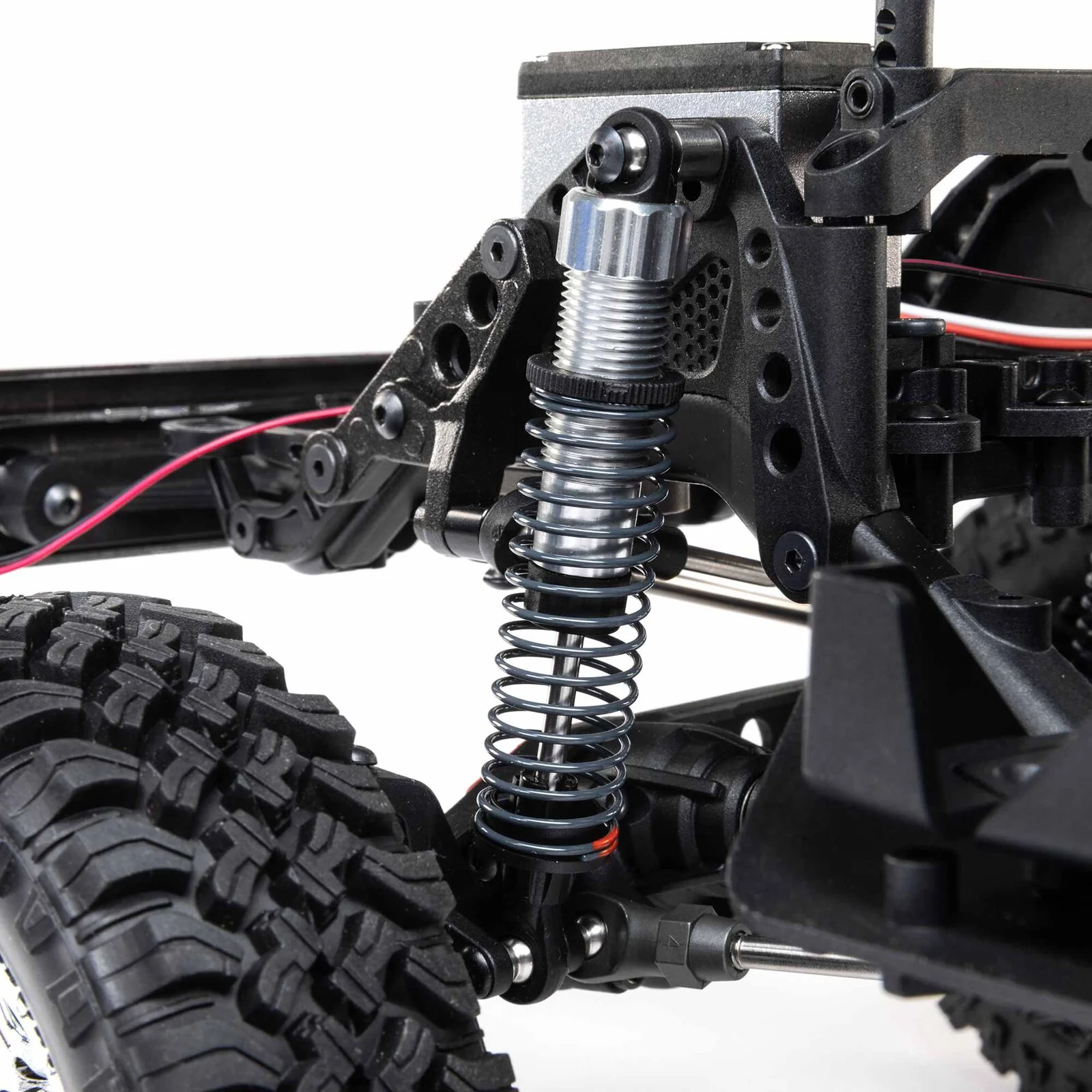Axial SCX10 III Chevy K10 1982 Base Camp 4WD RTR AXI03030 - Image 15