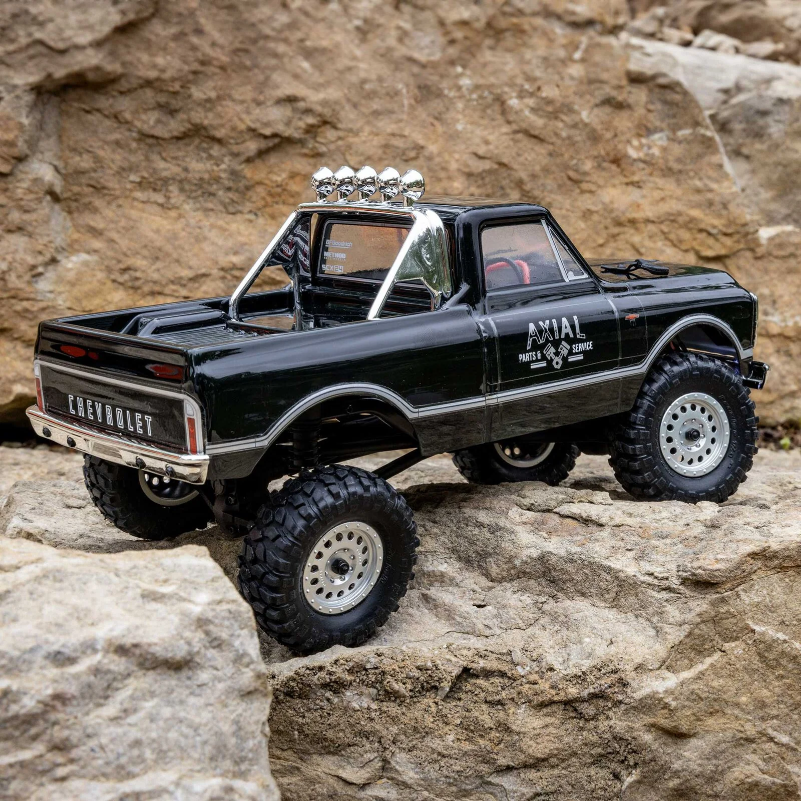 Axial SCX24 Chevrolet C10 1967 4WD Rock Crawler RTR AXI00001V2 - Image 10