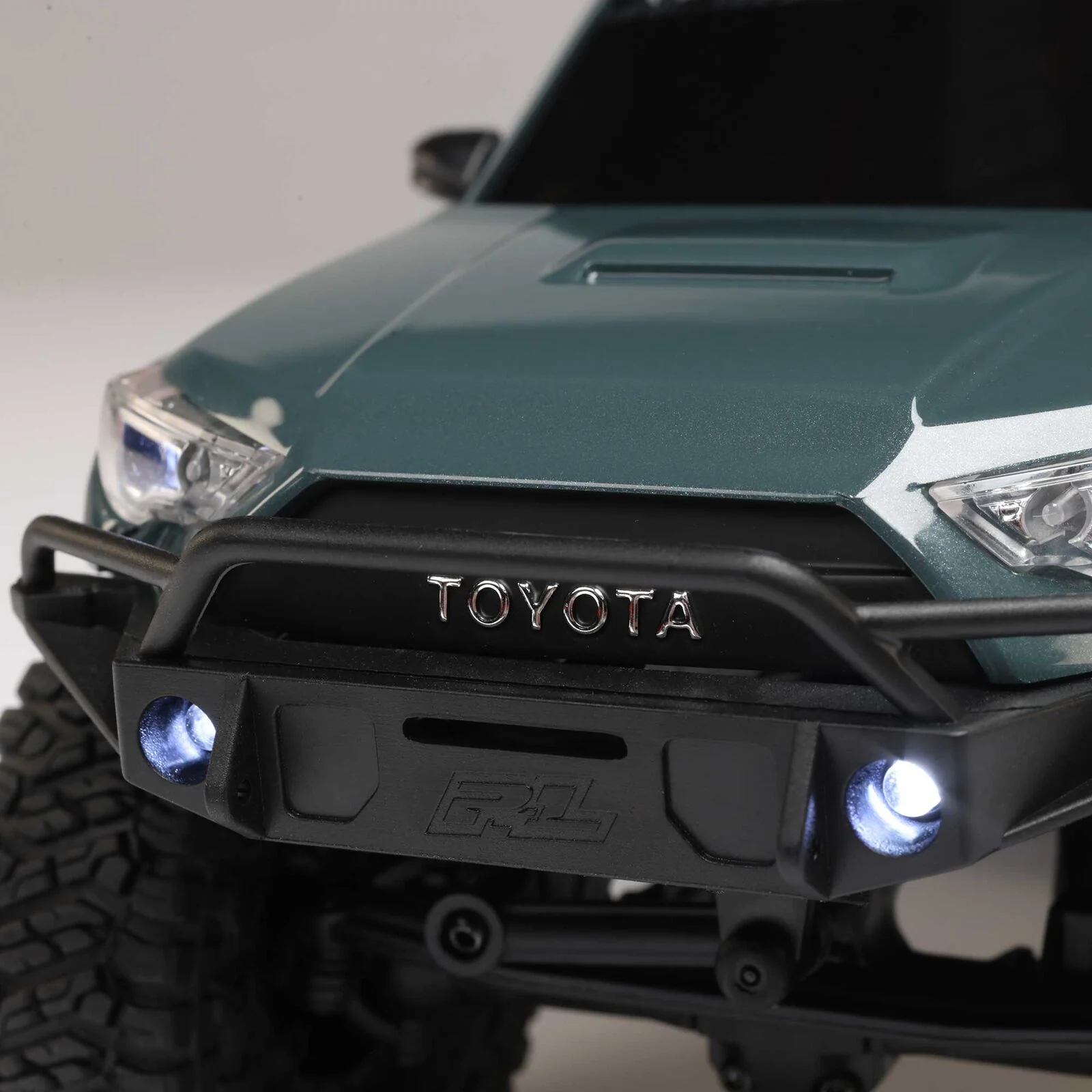 Axial SCX24 Toyota 4Runner 4X4 Rock Crawler RTR AXI-2035 - Image 24