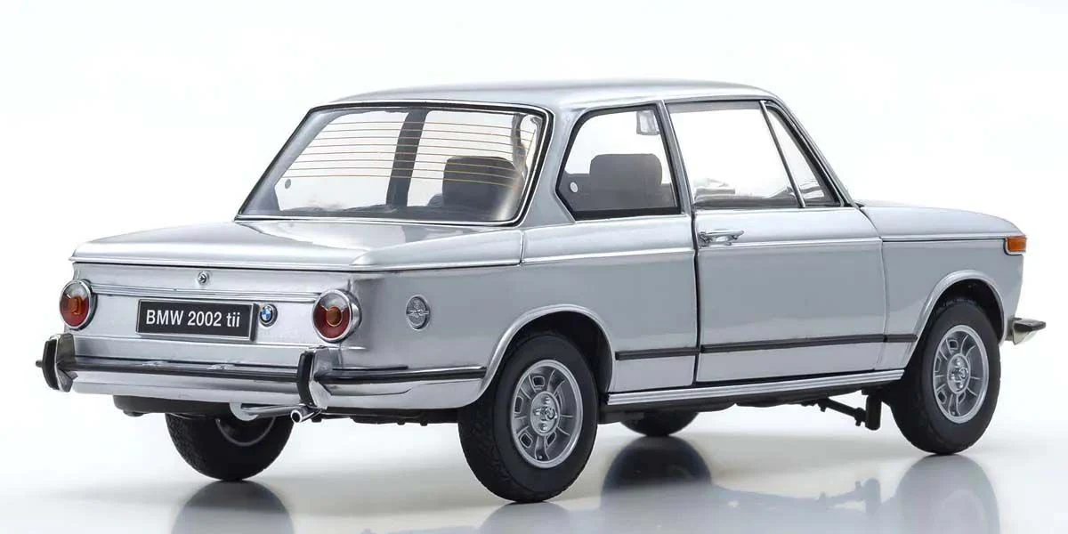 Kyosho Diecast BMW 2002 Tii 1972 Argent 1/18 KS08543S - Image 2