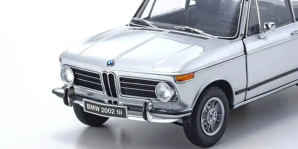Kyosho Diecast BMW 2002 Tii 1972 Argent 1/18 KS08543S - Image 3
