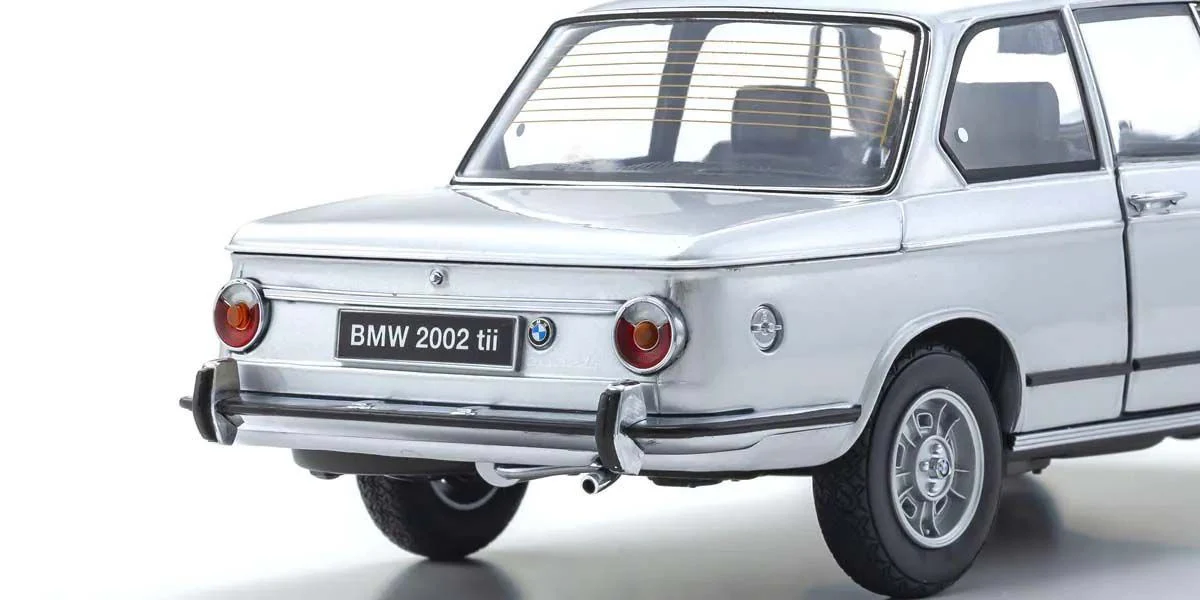 Kyosho Diecast BMW 2002 Tii 1972 Argent 1/18 KS08543S - Image 4