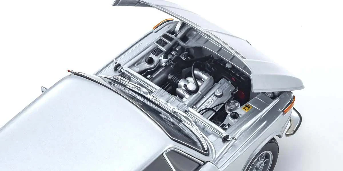 Kyosho Diecast BMW 2002 Tii 1972 Argent 1/18 KS08543S - Image 5