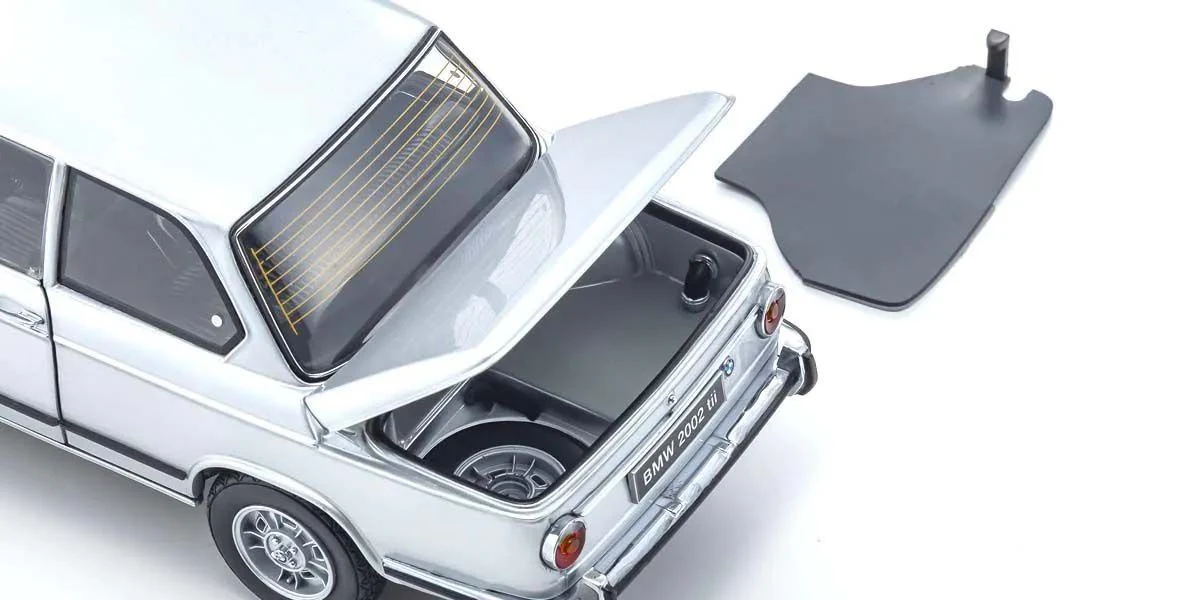 Kyosho Diecast BMW 2002 Tii 1972 Argent 1/18 KS08543S - Image 6