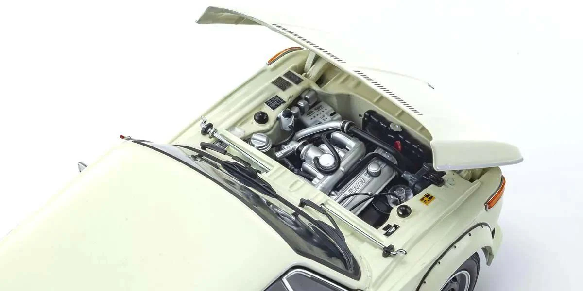 Kyosho Diecast BMW 2002 Turbo 1974 Blanche 1/18 KS08544W - Image 5