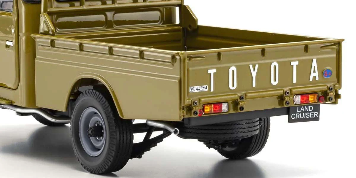Kyosho Diecast Toyota Land Cruiser 40 Pick Up 1980 Olive 1/18 KS08958K - Image 6