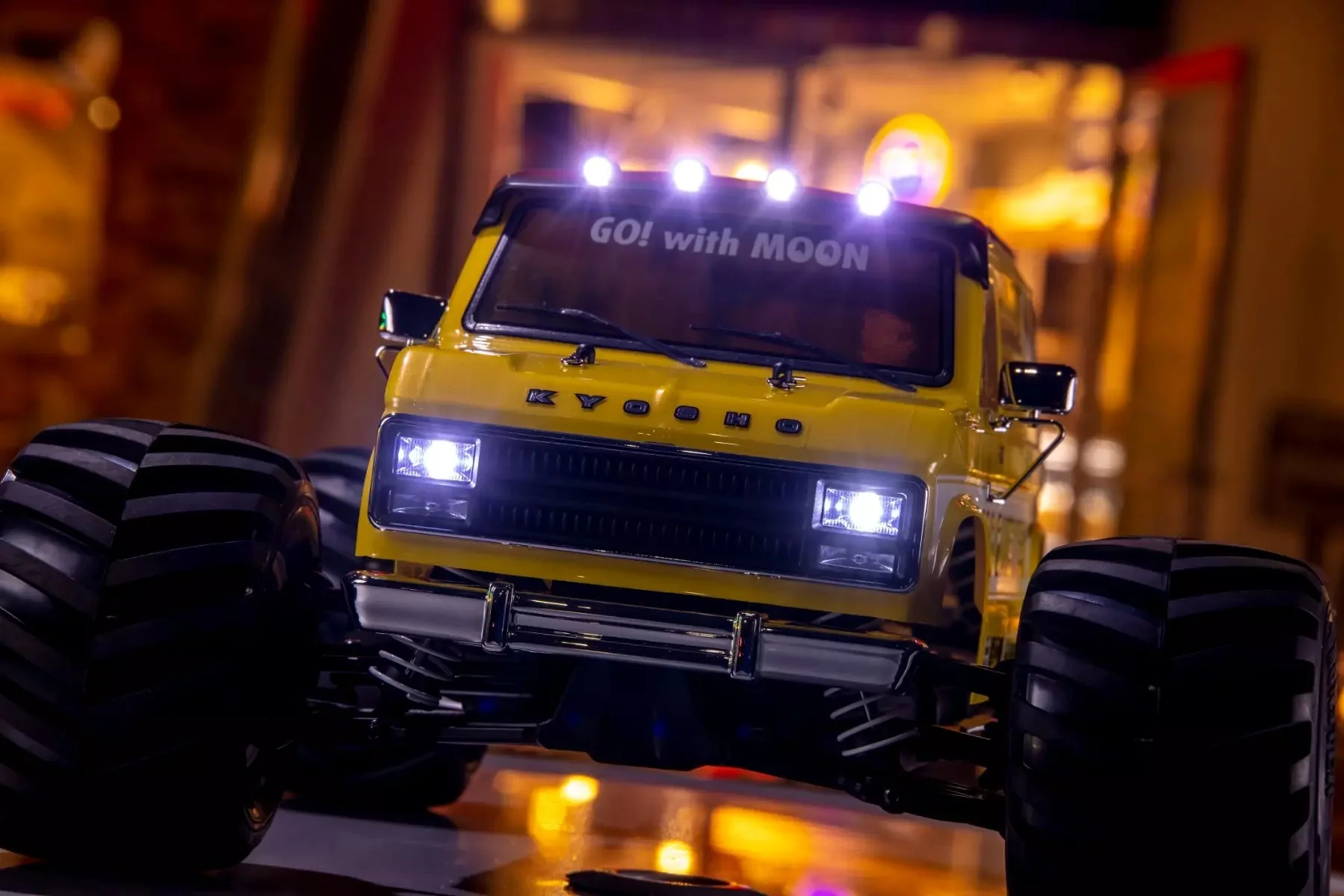 Kyosho Fazer FZ-02-L MadVan MOONEYES 4WD RTR 34413T1B - Image 10