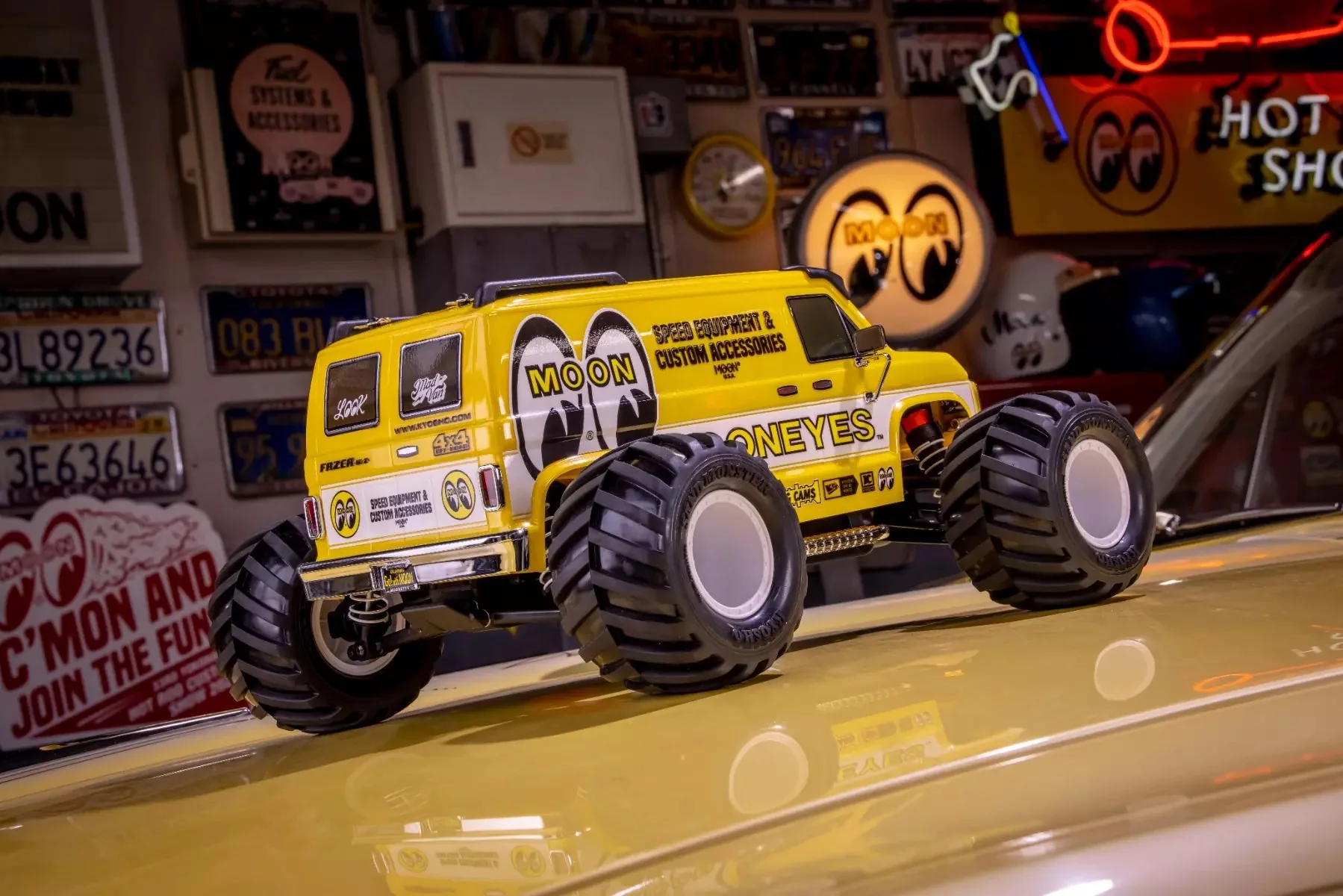 Kyosho Fazer FZ-02-L MadVan MOONEYES 4WD RTR 34413T1B - Image 7