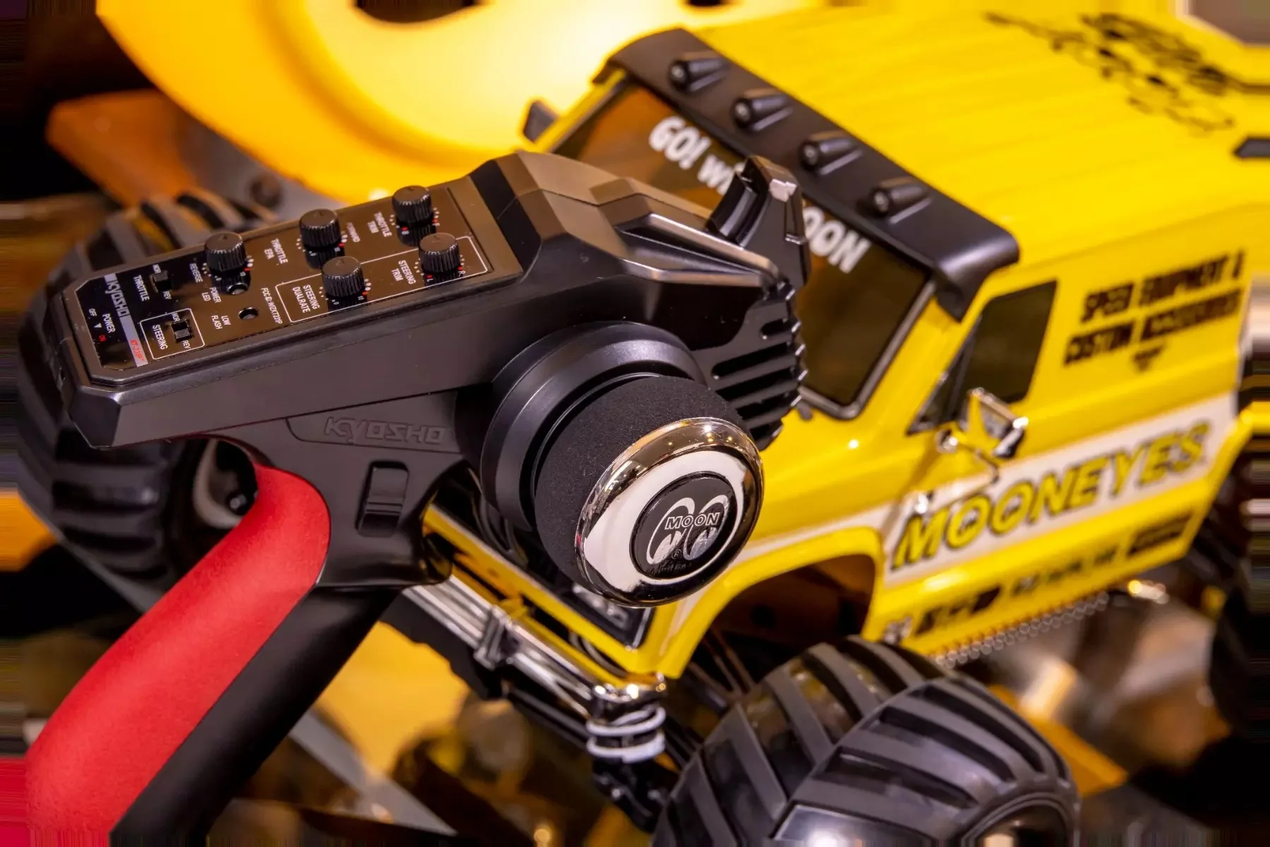 Kyosho Fazer FZ-02-L MadVan MOONEYES 4WD RTR 34413T1B - Image 9