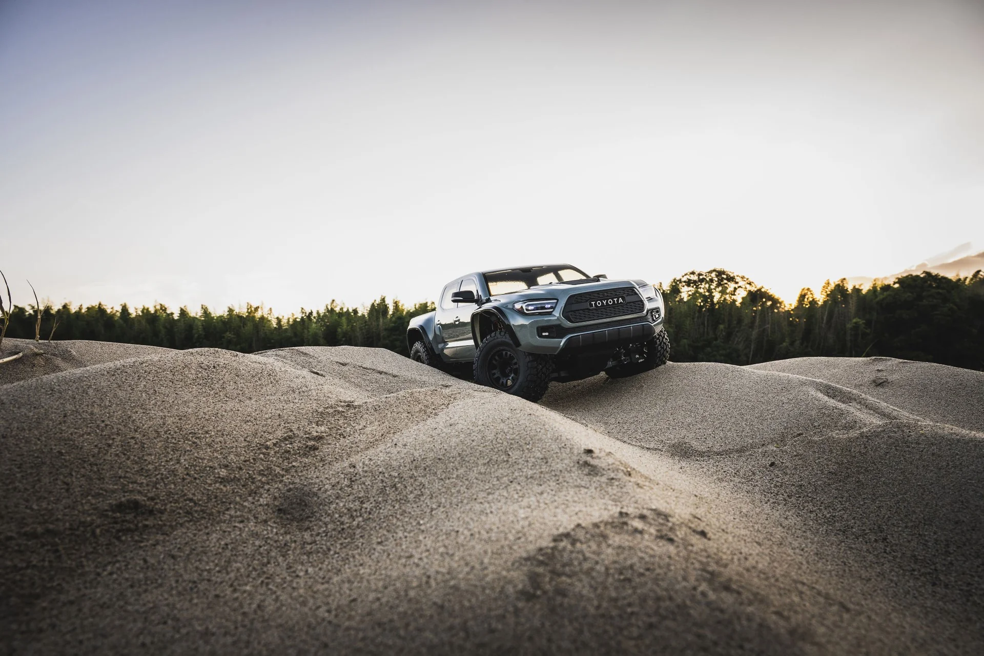 Kyosho KB10L Toyota Tacoma TRD Pro VE 3S RTR - Image 24