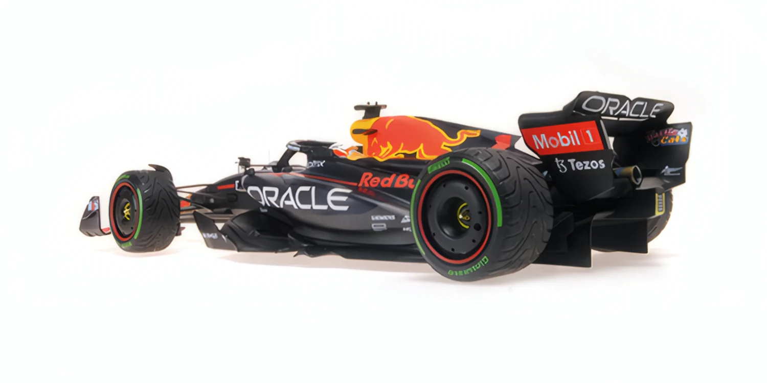 MiniChamps Red Bull RB18 1 Max Verstappen Japon 2022 127221801 - Image 3
