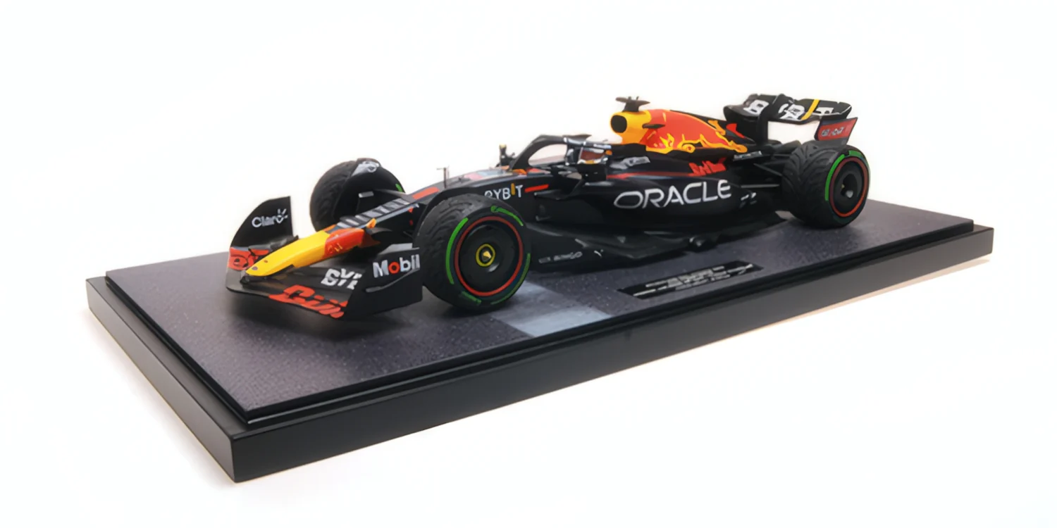 MiniChamps Red Bull RB18 1 Max Verstappen Japon 2022 127221801 - Image 6