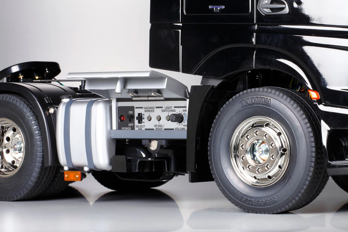 Tamiya Camion Mercedes Actros 3363 6x4 Gigaspace KIT 56348 - Image 8